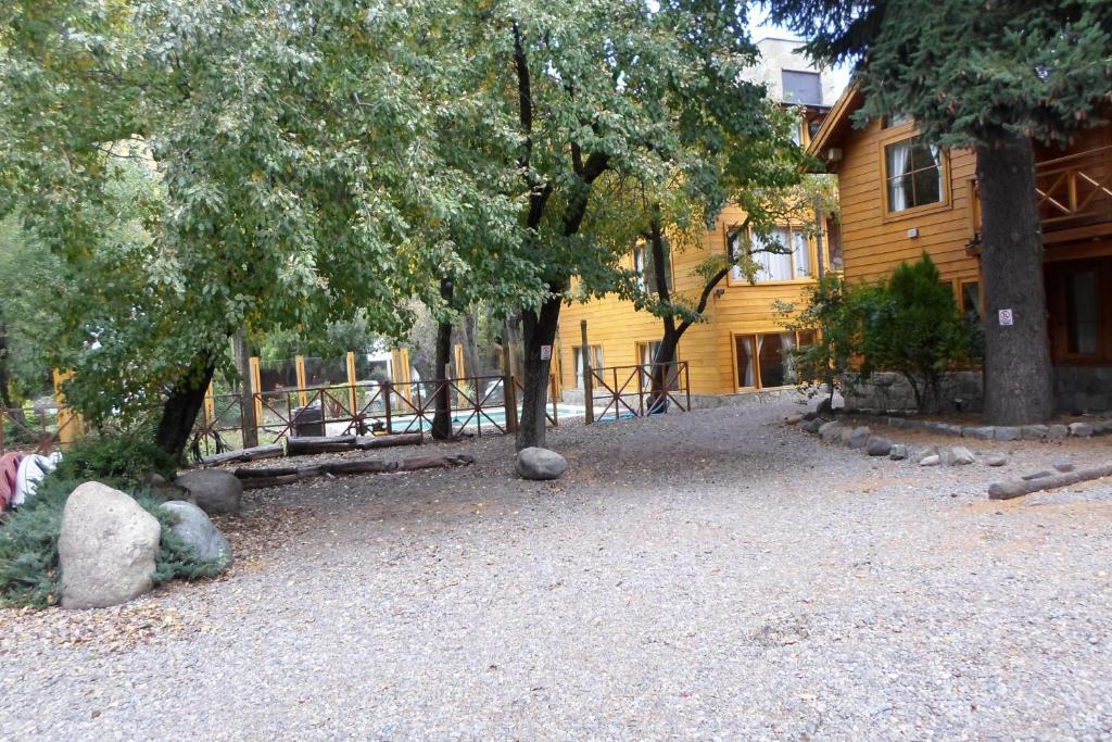 Apart Hotel Robles Del Sur San Martín de los Andes Exteriör bild