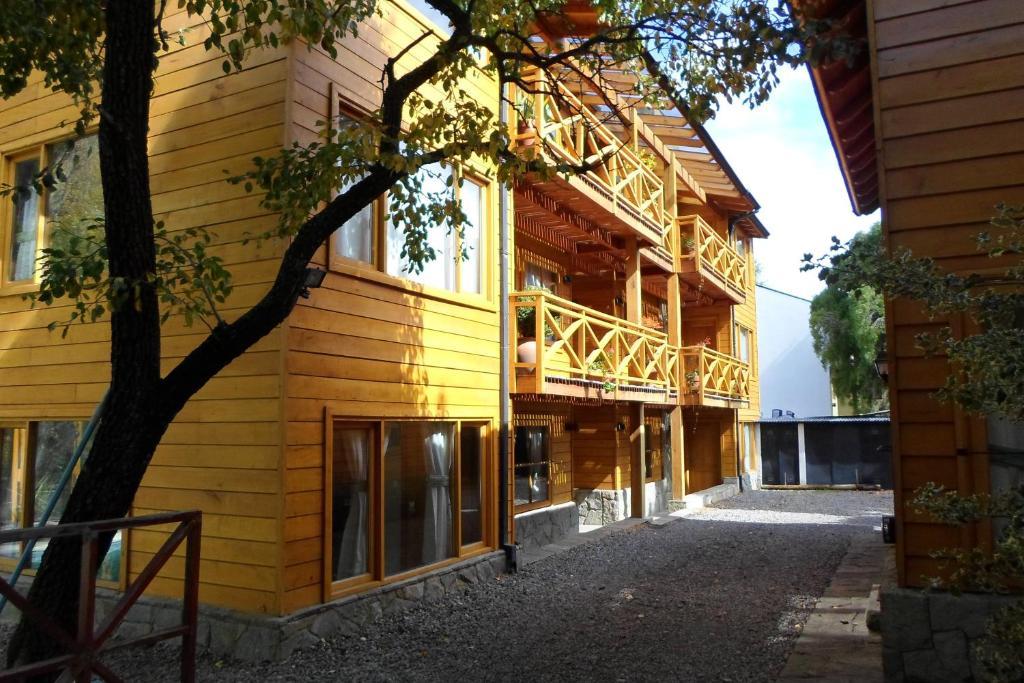 Apart Hotel Robles Del Sur San Martín de los Andes Exteriör bild